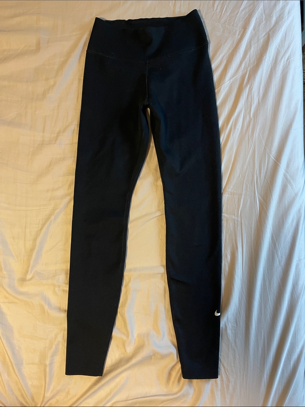 Nike Women’s Therma-Fit XS Black High-Waist Leggings with Small White Swoosh